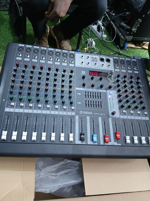 Yamaha KPG 12 Channels Mixer · Photo 3