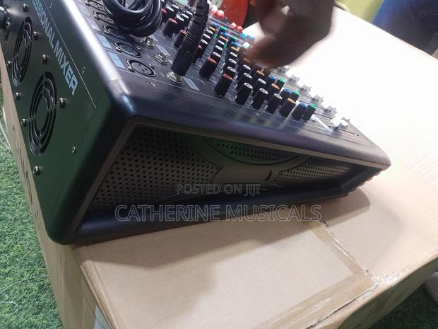 Yamaha KPG Powered 12 Channel Mixer · Photo 4