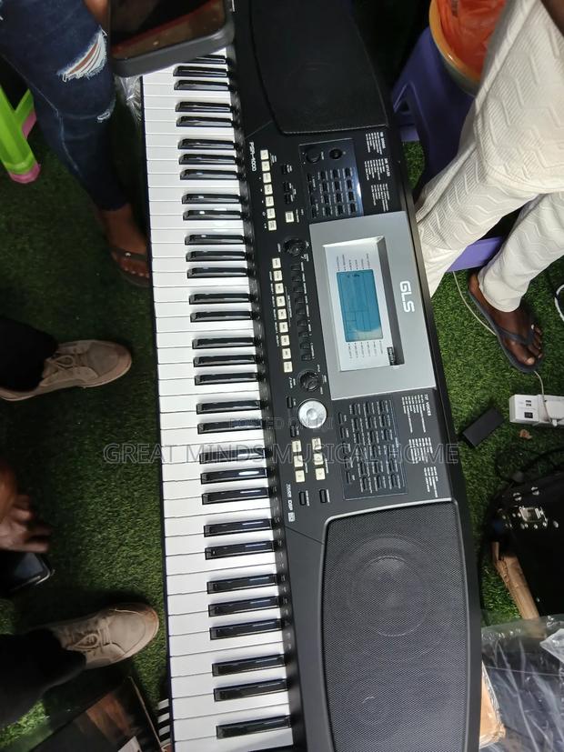 GLS PSR 493 Keyboard · Photo 2