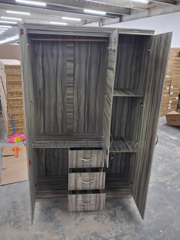 3doors Skin Gray Wardrobe · Photo 2
