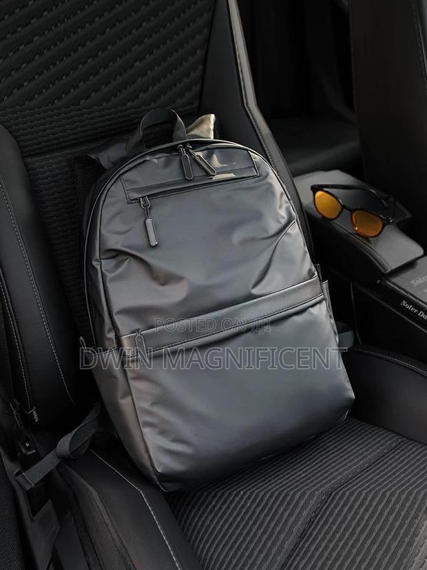 Sleek Navy Everyday Backpack – Modern · Photo 2
