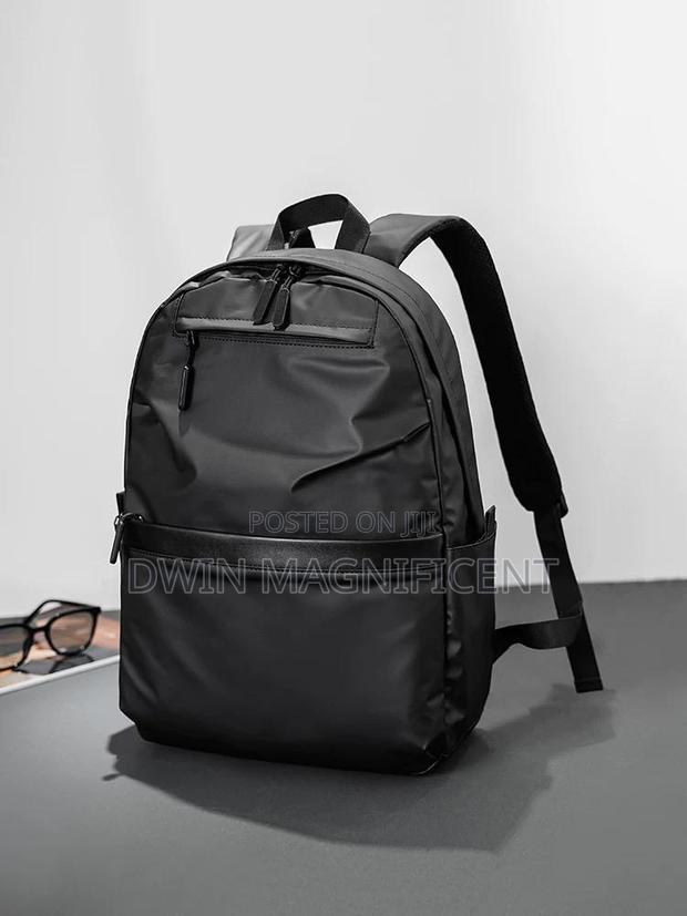 Sleek Navy Everyday Backpack – Modern · Photo 3