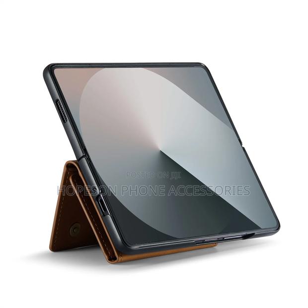Samsung Z Fold Leather Case With Detachable Magnetic Wallet · Photo 6