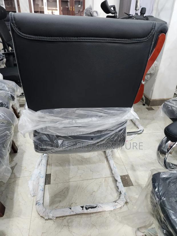 Black Executive Office Chair · Photo 2