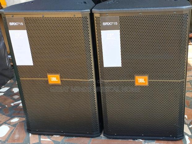JBL Srx715 15" Passive Stage Monitor · Photo 1