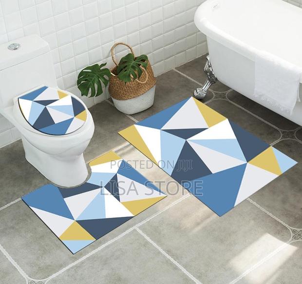 3 Pieces Luxurious Toilet Mat Set · Photo 3
