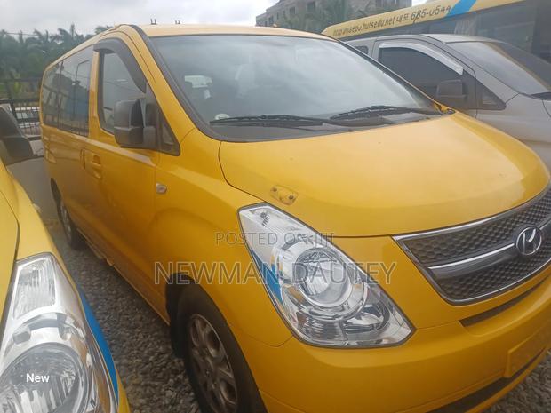 Hyundai Starex 2013 Yellow · Photo 2