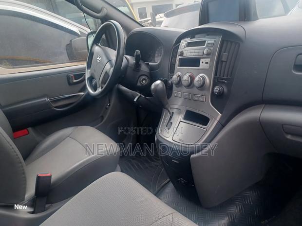 Hyundai Starex 2013 Yellow · Photo 4