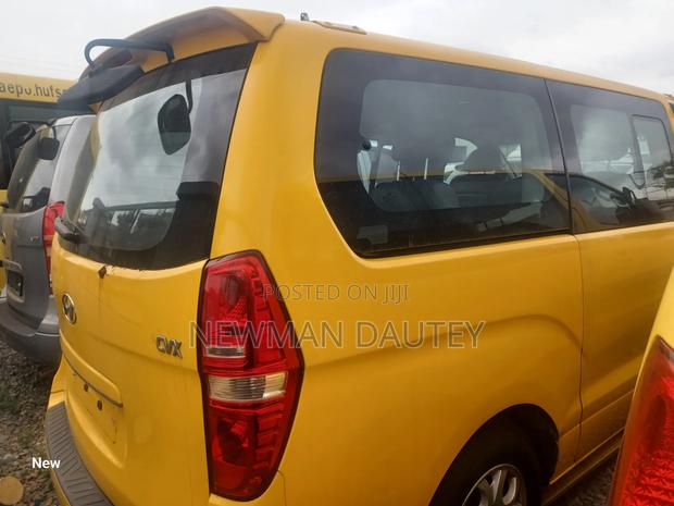 Hyundai Starex 2013 Yellow · Photo 5