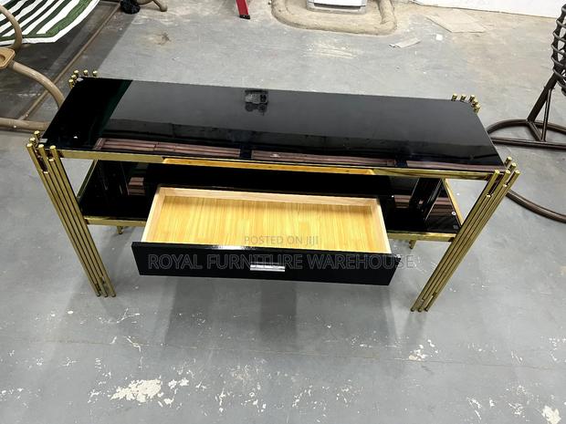 Royal Console With Drawer · Photo 2