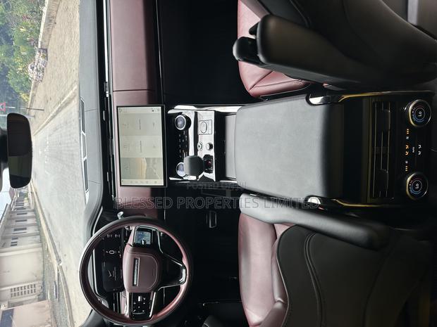 Land Rover Range Rover Sport SV Edition One Flux Silver 2024 Gray · Photo 8
