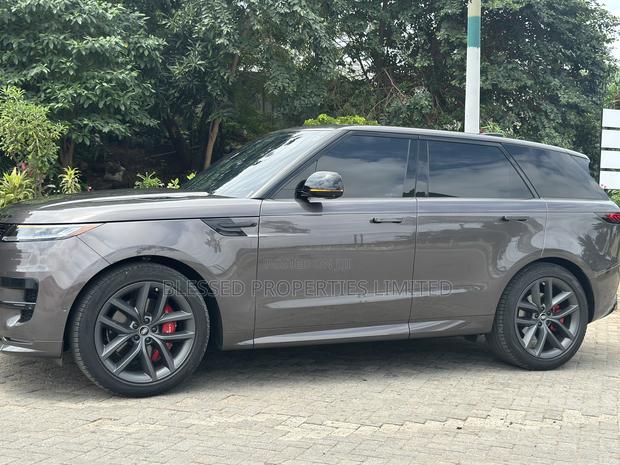 Land Rover Range Rover Sport SV Edition One Flux Silver 2024 Gray · Photo 5