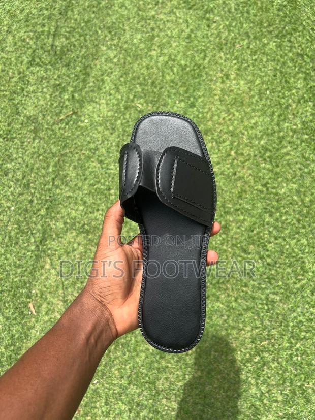 Black Leather Adiepena Ladies Slippers · Photo 2