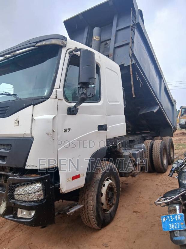 Howo A7 Dump Truck 6x4 2015 · Photo 4