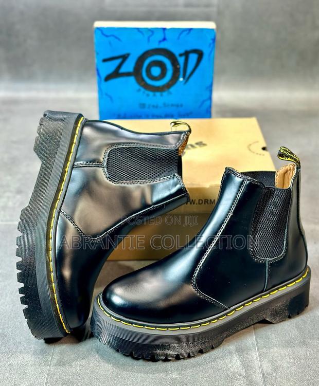 Dr Martens Leather Chelsea Boot Black · Photo 1