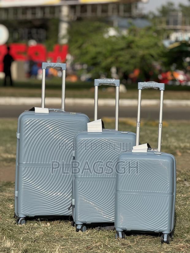Three Set Pieces Luggage Unbreakable · Photo 1