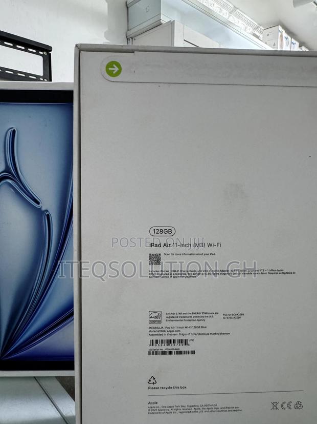 New Apple iPad Air 128 GB Blue · Photo 2
