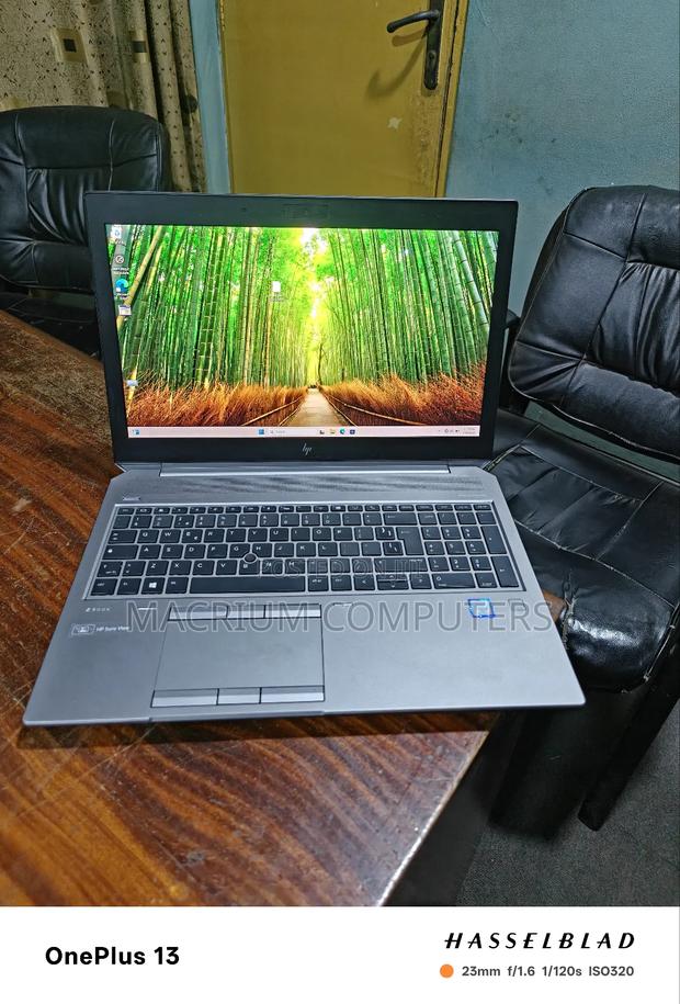 Laptop HP ZBook 15 G4 32GB Intel Core i9 SSD 512GB · Photo 1