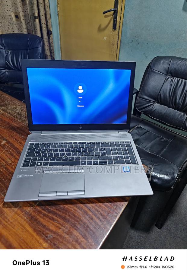 Laptop HP ZBook 15 G4 32GB Intel Core i9 SSD 512GB · Photo 2