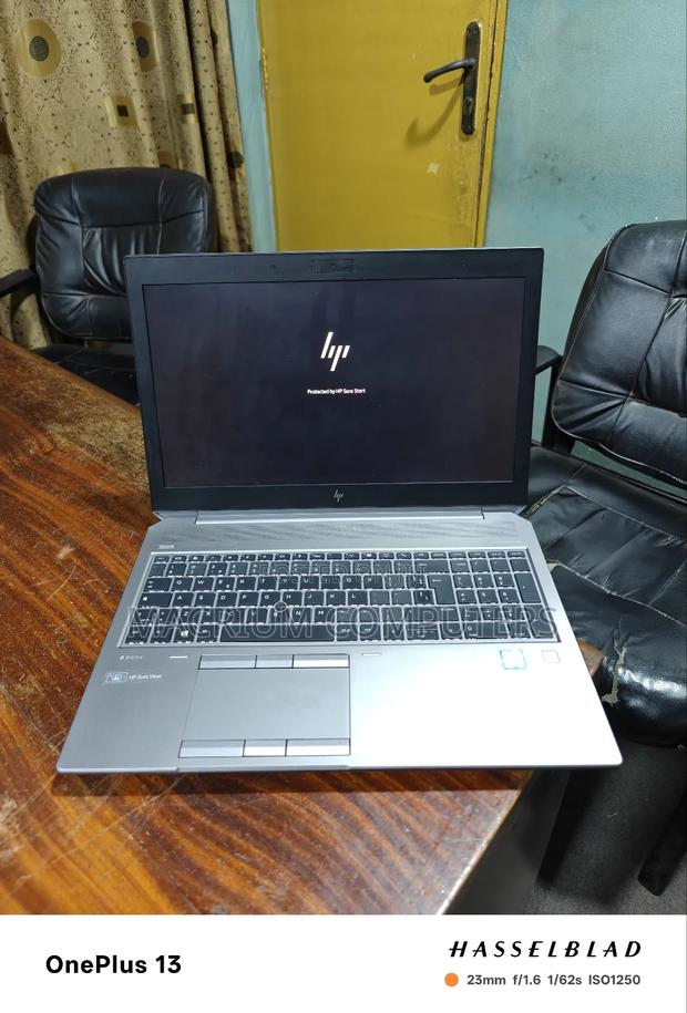 Laptop HP ZBook 15 G4 32GB Intel Core i9 SSD 512GB · Photo 5