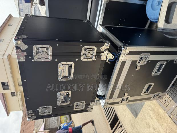 Lud Amplifiers Rack 12 Units/Dj Type · Photo 1