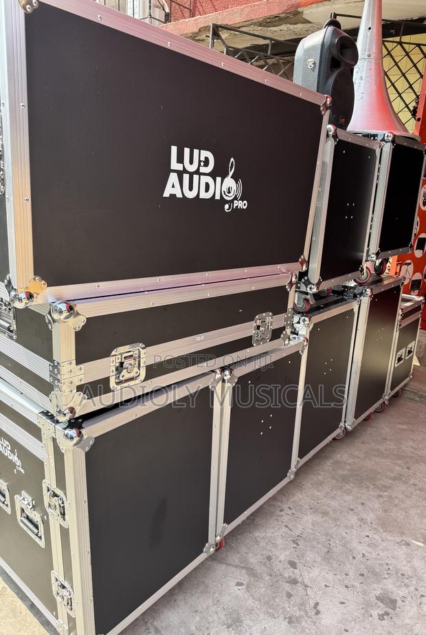 Lud -Mixer Rack /24- Channel Rack Mixer. · Photo 4