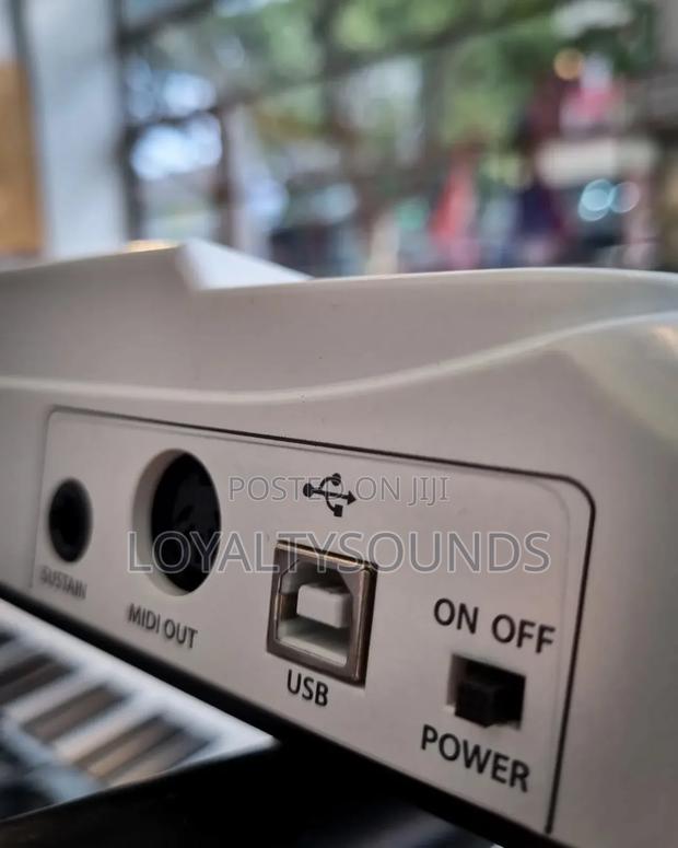 Samson Carbon49 Midi Keyboard · Photo 3