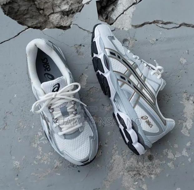 New Balance · Photo 2