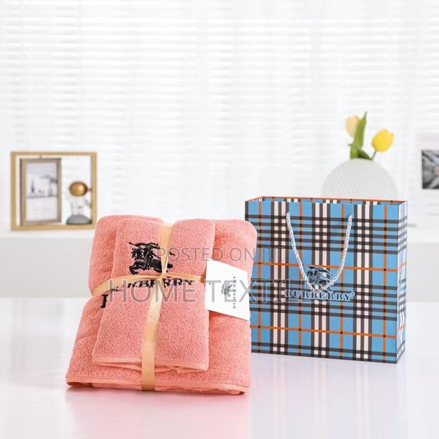 2 Bath Towels (1 Big, 1 Small Towel) · Photo 1