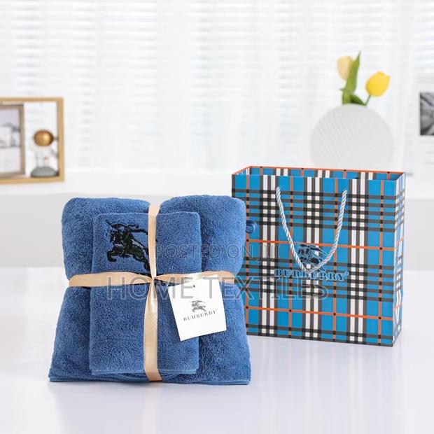 1 Big, 1 Small Towel · Photo 1