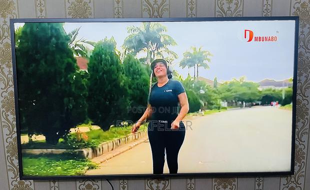 Uk Used Samsung Uhd HDR Smart Digital Satellite 43inches · Photo 5