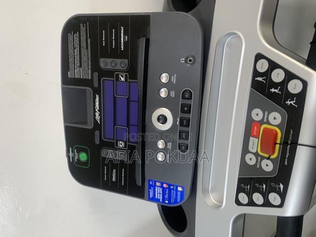 Life Fitness Treadmill 150kg · Photo 5