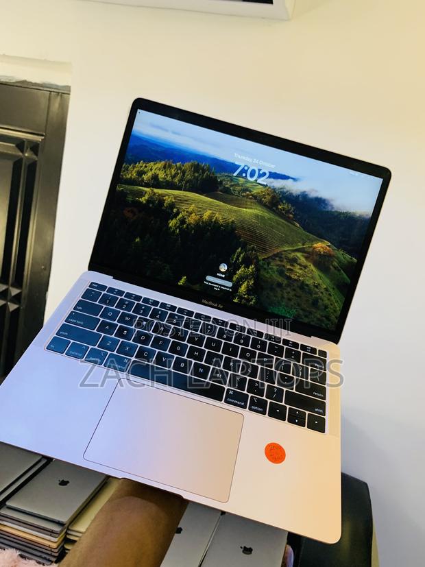 Laptop Apple MacBook Air 2020 8GB Intel Core I5 SSD 256GB · Photo 2