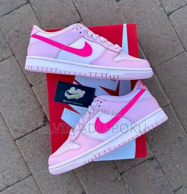 Nike Dunk Low "Triple Pink" Sneakers · Photo 1