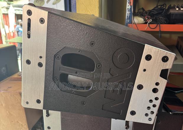 Nexo- 12-Inches Line Arrays · Photo 2