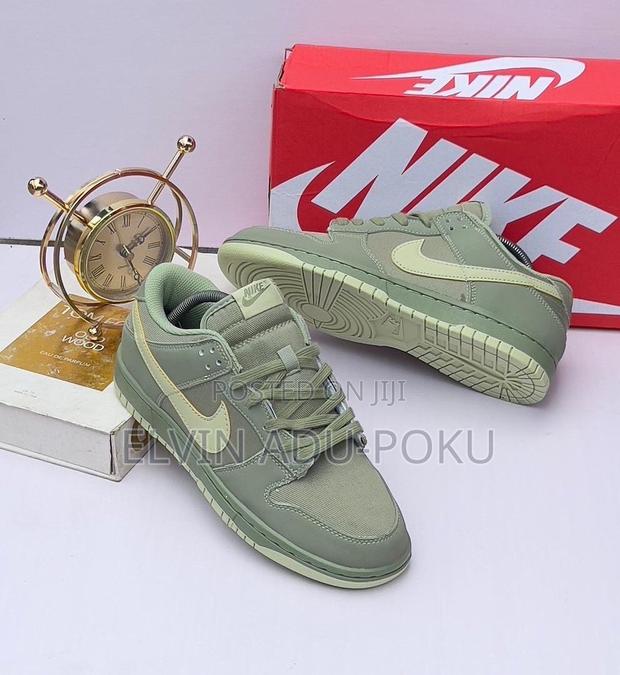 Nike Dunk Low Retro Premium Oil Green · Photo 2