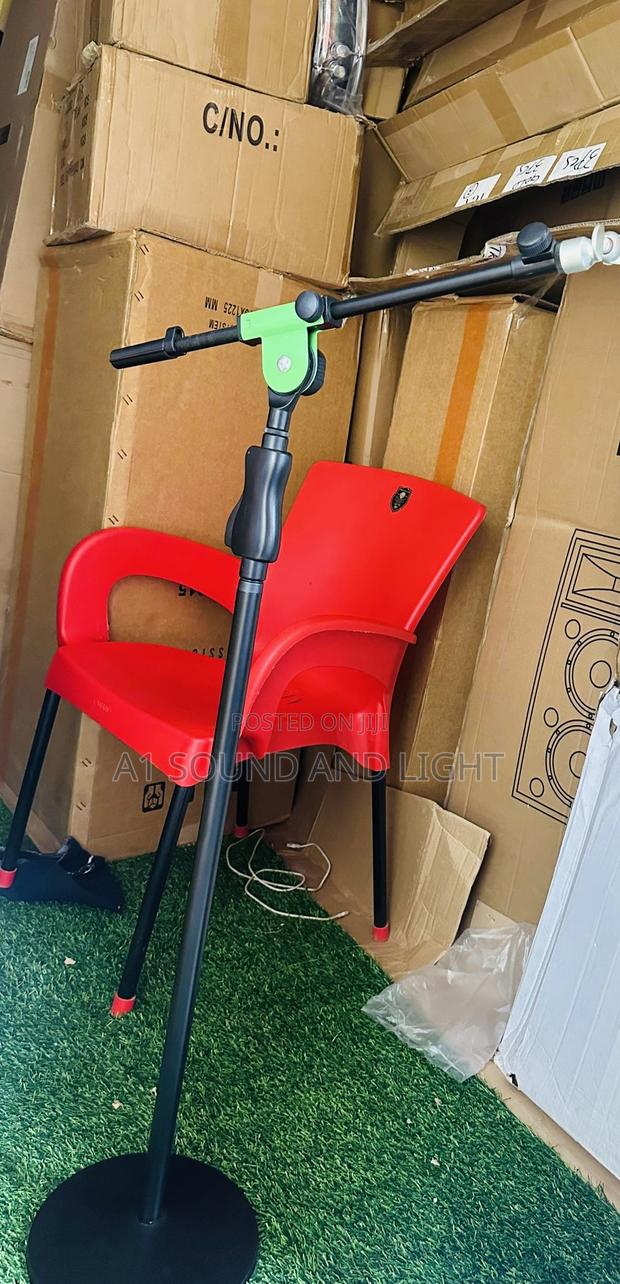 Microphone Stand [ Metal Pivot And Heavy Roundbase ] · Photo 1