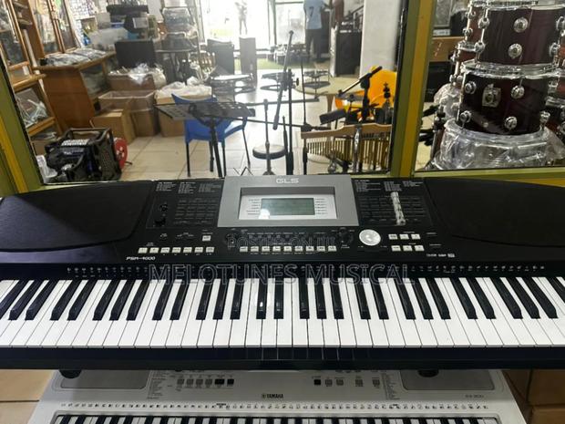 GLS PSR-4000 Professional Keyboard · Photo 2