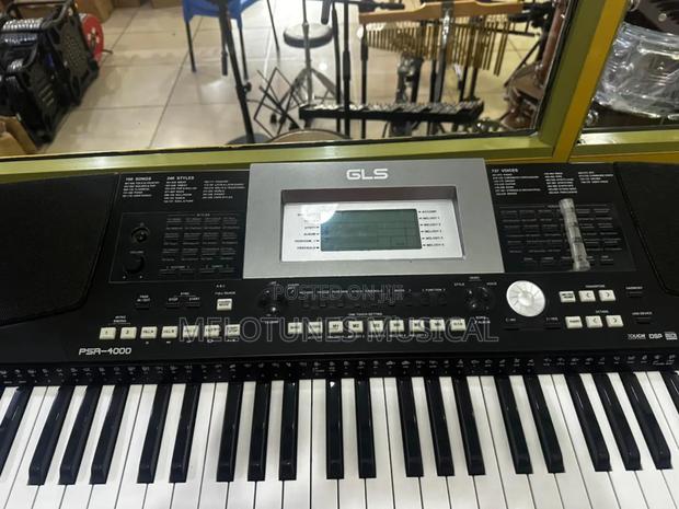 GLS PSR-4000 Professional Keyboard · Photo 3
