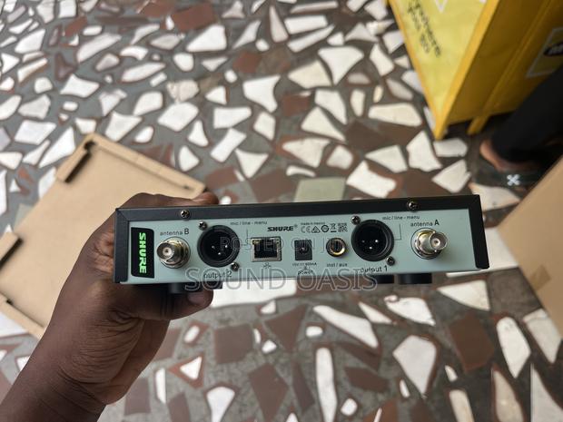 Shure SLX-D 2 in 1 Digital Microphone · Photo 3