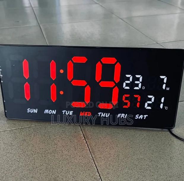 Large Led Digital Wall Mounted Clock · Photo 1