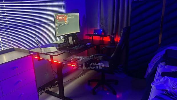 Pro Gaming Desk (160 by 60 Cm) · Photo 6