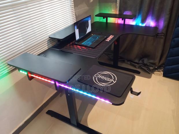 Pro Gaming Desk (160 by 60 Cm) · Photo 3