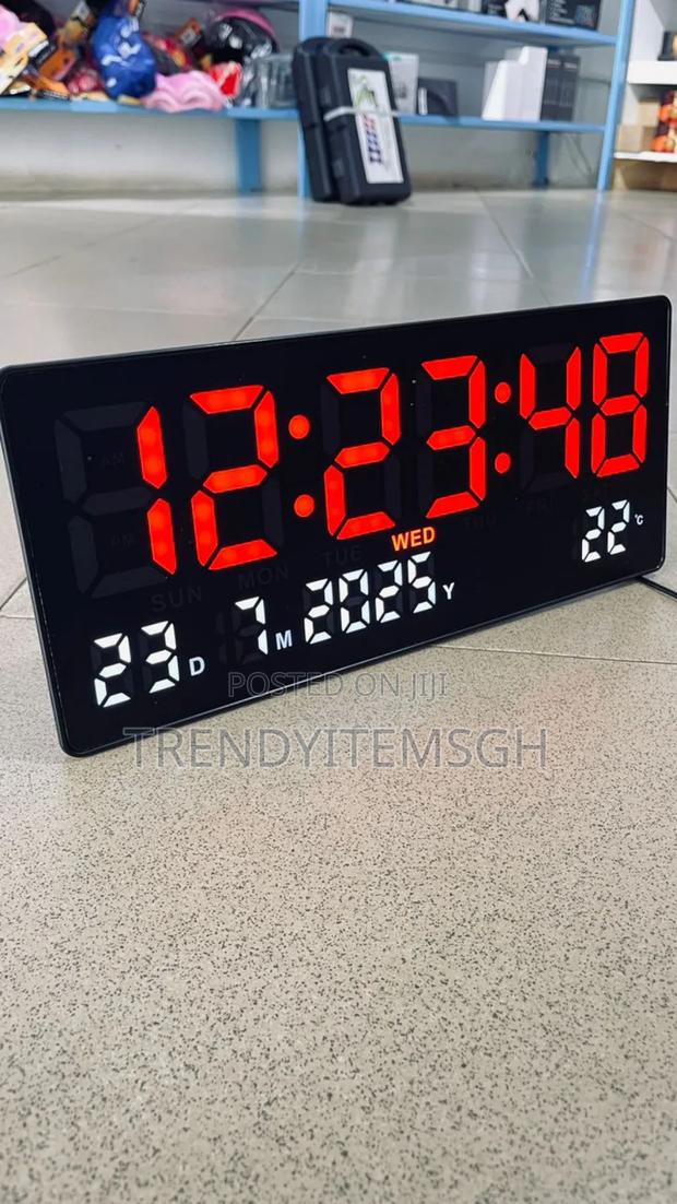 Digital Led Screen Clock With Calendar Temperature · Photo 1