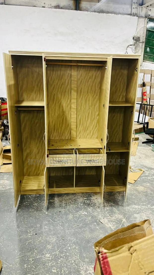 4-Doors Wooden Wardrobe · Photo 2