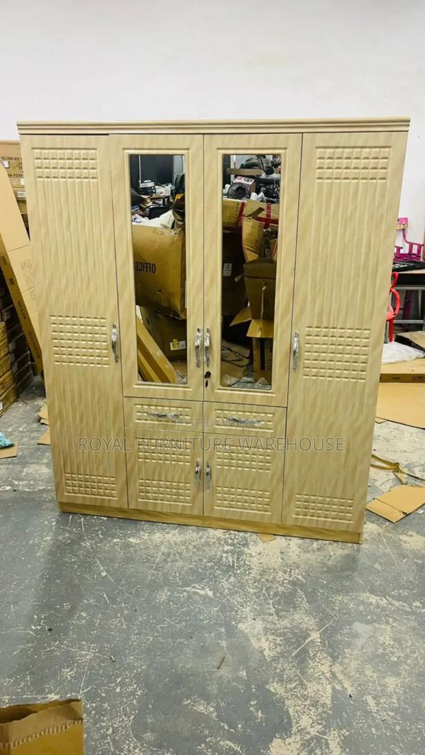 4-Doors Wooden Wardrobe · Photo 1