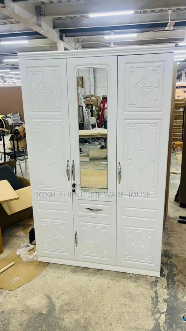 White 3doors Foreign Type Wooden Wardrobe · Photo 1