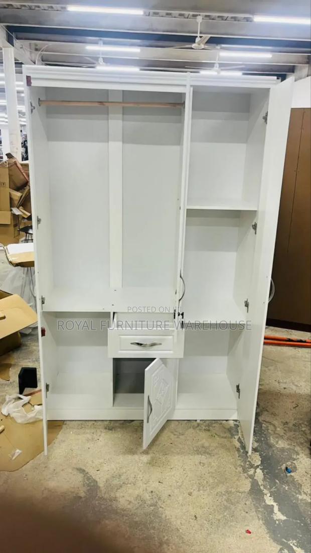 White 3doors Foreign Type Wooden Wardrobe · Photo 2
