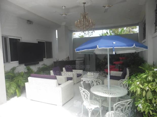 6bdrm House in East Airport for sale · Photo 2