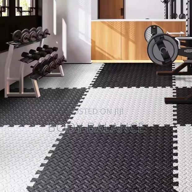 Gym Floor Mat(100by 100 Cm) · Photo 3